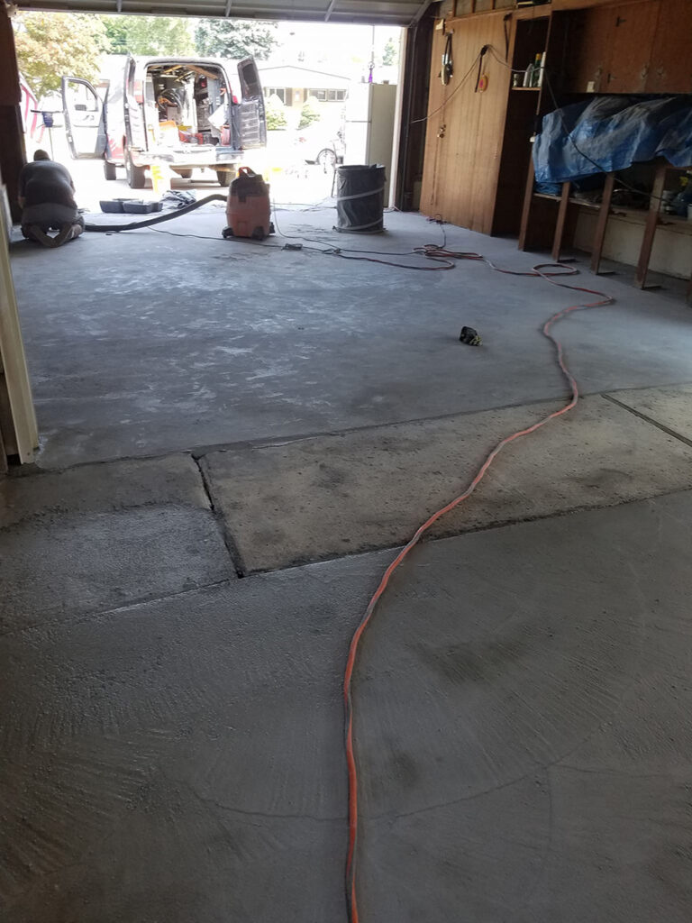 DCE Polymer performs a garage floor coating for concrete self-leveling compound and 5 layer chip system.